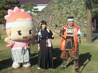 鶴ヶ城に「八重たん」登場